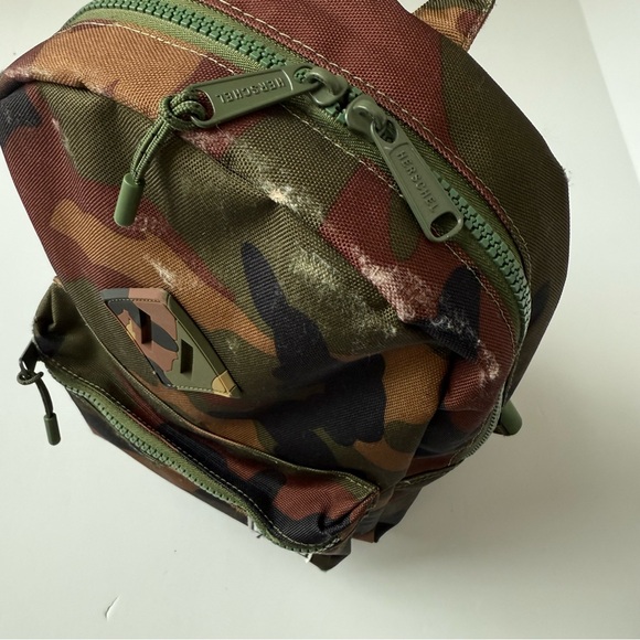 Herschel Heritage Kids Backpack Woodland Camo 14L Ages 3–7 - Picture 4 of 5